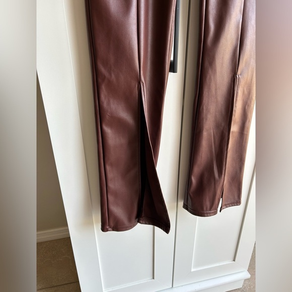 NWOT PrettyLittleThing burgundy faux leather split hem pants size 4 - Picture 5 of 16